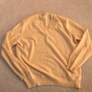Kinross cashmere sweater in light yellow
